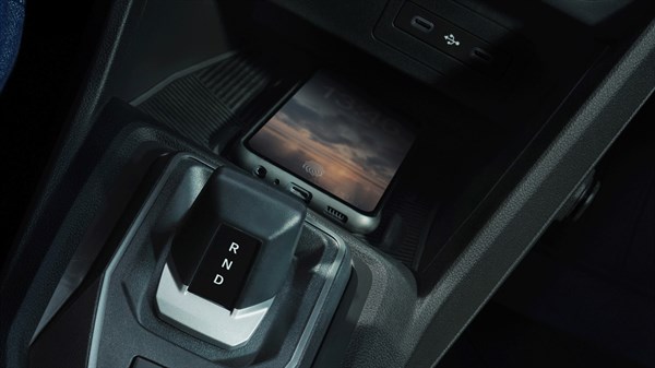 Ugrađeni induktivni bežični punjač - Dacia Sandero